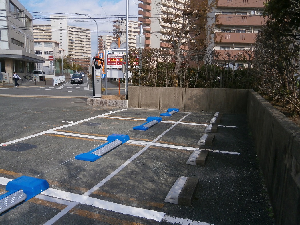 コインパーキング事故の責任は誰にあるの?~フラップ接触事例編~ コインパーキング事故の責任は誰にあるの?~フラップ接触事例編~